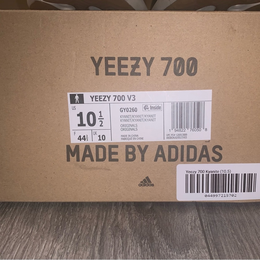 Yeezy 700 V3 "Kyanite" sneakers - Picture 3 of 8